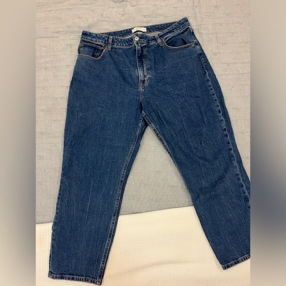 COPY - Abercrombie curve love high rise mom Jean